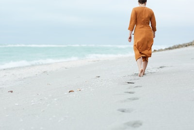 2018 09 19 Woman Walking Beach